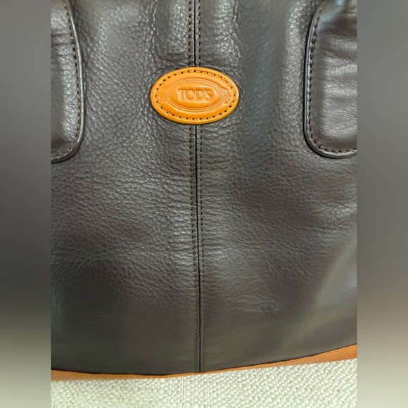 Vintage Tod's Beige Brown
Pebbled Leather Gommino Tote Bag - Picture 2 of 16